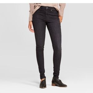 Universal Thread Short Black High Rise Jegging.